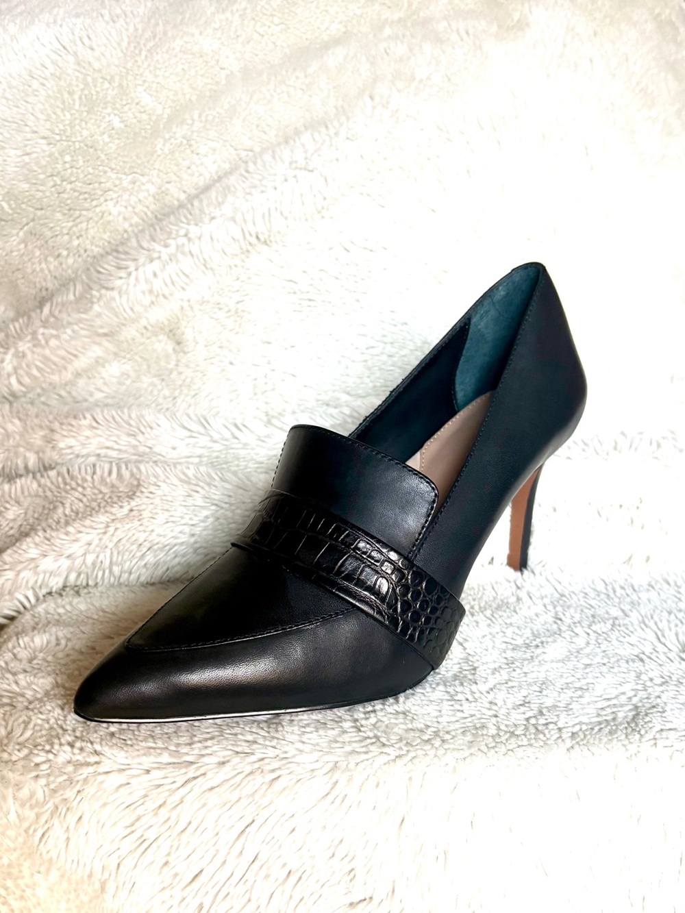 Women’s Banana Republic Black Pointed Toe Leather Pumps with Croc Strap